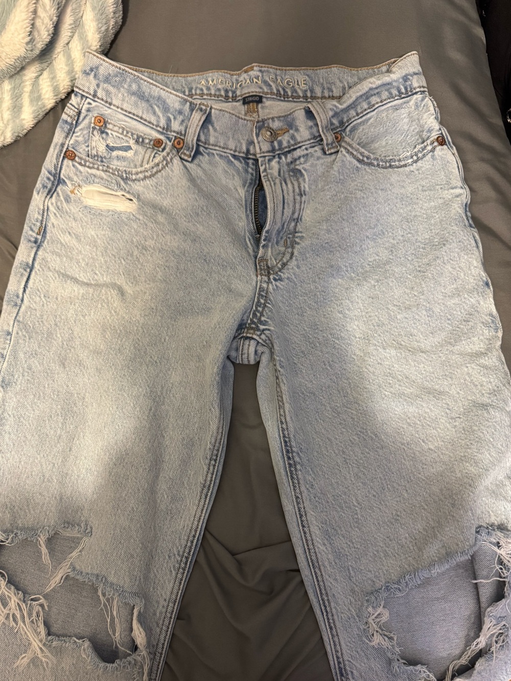 American Eagle Outfitters Light Blue Distressed Relaxed Men's Jeans